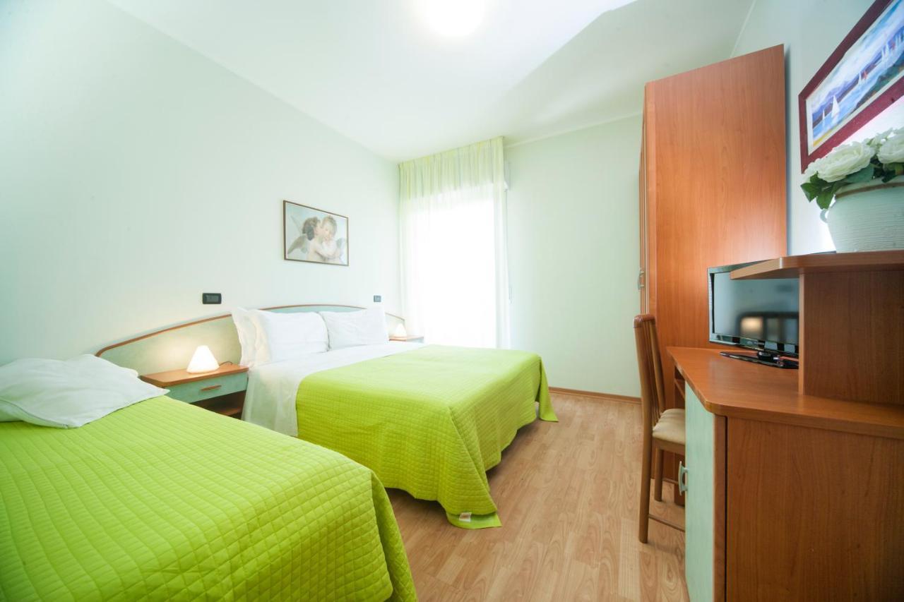 Hotel Betty Personal Style And Beach Village ريميني المظهر الخارجي الصورة
