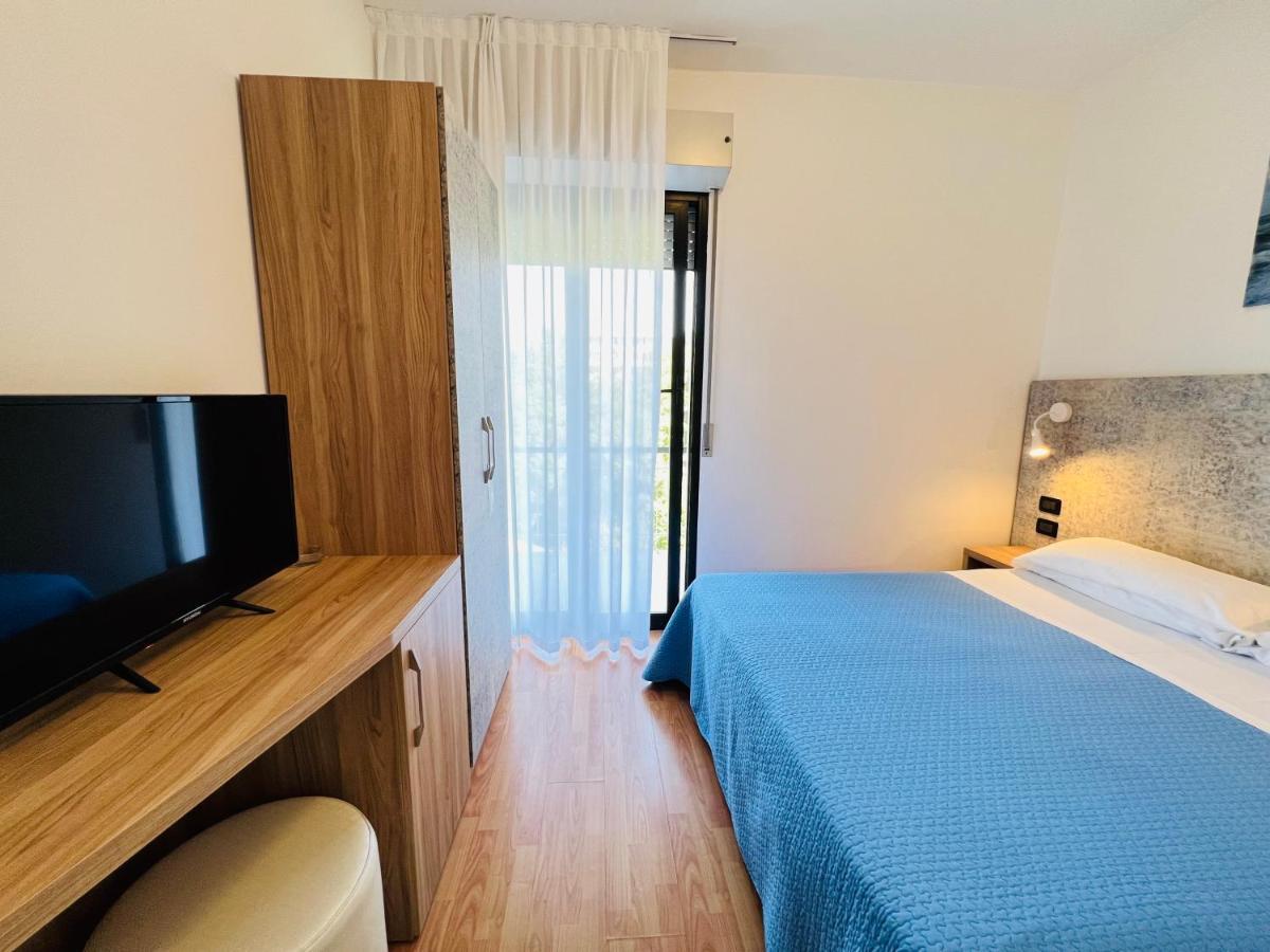 Hotel Betty Personal Style And Beach Village ريميني المظهر الخارجي الصورة