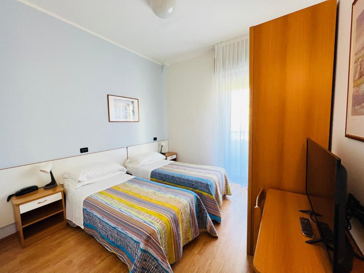 Hotel Betty Personal Style And Beach Village ريميني المظهر الخارجي الصورة